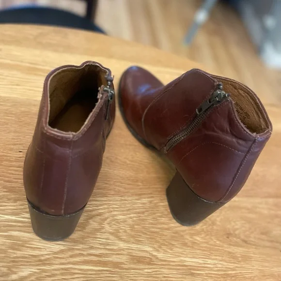 Frye Boots - Picture 4 of 9